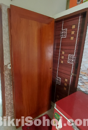 মেহেগুনি কাঠের দরজা